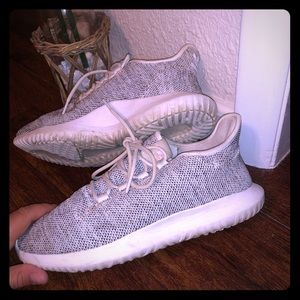 Adidas women tennis shoes